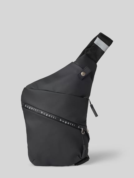 Produktfoto, Umhängetasche mit Label-Details Modell 'Blanc Delight Body Safe' von bugatti, schwarz, Hauptfach mit Reißverschluss, verstellbarer Schulterriemen, Szerokość w rozmiarze 1: 22 cm, długość w rozmiarze 1: 30 cm, głębokość w rozmiarze 1: 1 cm, długość paska na ramię w rozmiarze 1: 85 cm