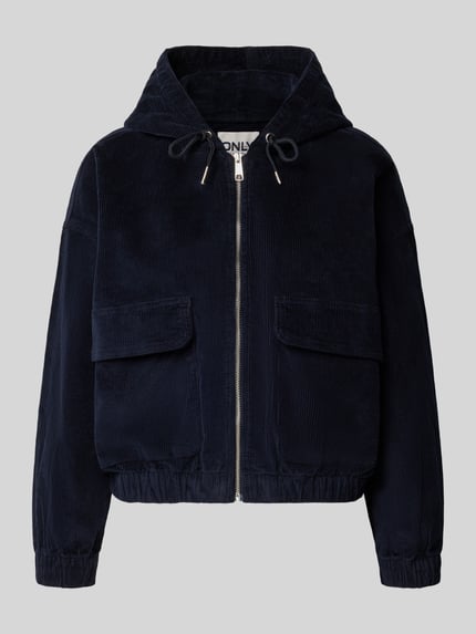 Produktfoto, dunkelblaue Kurzjacke mit Kapuze, Material aus feinem Cord, zwei Klappentaschen, Reißverschluss, Regular Fit Bomberjacke aus Baumwoll-Mix Modell 'KENZIE' von ONLY, Damen bomberka / bluzon
