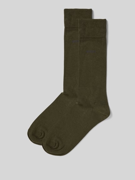Produktfoto, Socken aus Baumwoll-Mix im 2er-Pack von BOSS in Olivgrün, unifarben, gerippte elastische Bündchen, dezenter Label-Print, Multipack