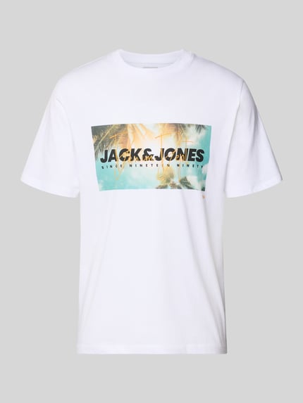 Produktfoto, białe T-Shirt z nadrukiem label-print, bawełna, krój regular fit, T-Shirt mit Label-Print Modell 'INDIANA' von Jack & Jones, długość tyłu w rozmiarze M: 68 cm, dezentne kolorowe akcenty, okrągły dekolt