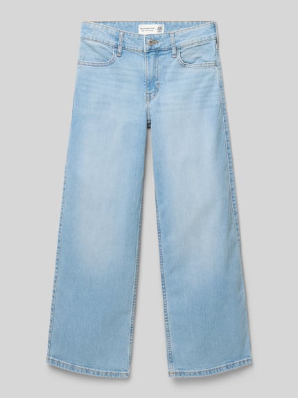 Productfoto, Wide Fit High Waist Jeans aus Baumwoll-Mix van Abercrombie&Fitch, lichtblauw, 5-pocketmodel, labelpatch, mix van katoen en elastaan, bandwijdte maat 134 33 cm, binnenbeenlengte 62 cm