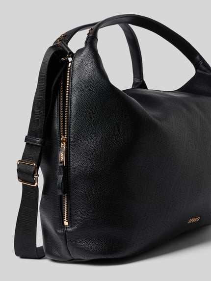 Productfoto, Handtasche in Leder-Optik van Liu Jo White in zwart, hoofdvak met magneetsluiting, verstelbare schouderriem, afneembare handgreep, ritsvak binnenin, afmetingen 40x33x15 cm, schouderriemlengte 97 cm, gestructureerde leerlook