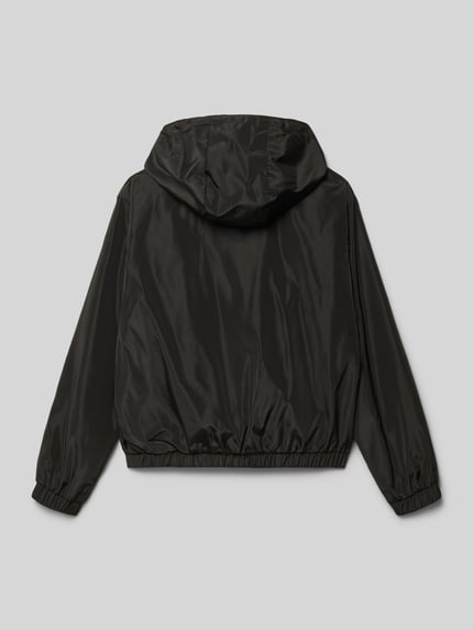 Produktfoto, schwarze Regular Fit Jacke mit Logo-Stitching Modell 'Neymay' von CARS JEANS, Kapuze, Reißverschluss, elastische Abschlüsse.