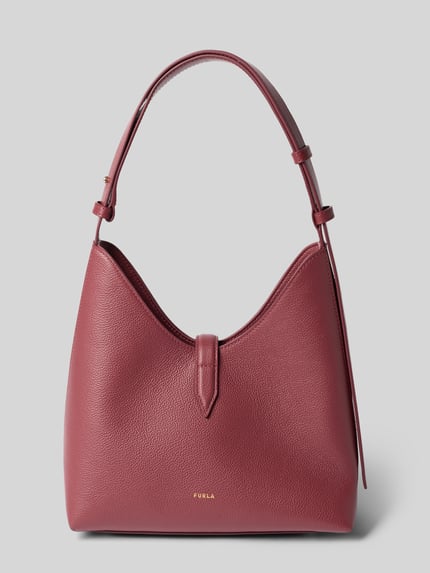 Productfoto, Handtasche aus echt leer Model 'GOCCIA' van FURLA in rood met structuurpatroon, hoofdvak met overslag en pinsluiting, verstelbare schouderband, binnenvak met ritssluiting, breedte 22 cm, lengte 25 cm, diepte 12 cm, schouderbandlengte 42 cm