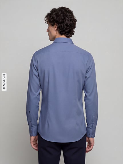 Männermodel trägt Slim Fit Businesshemd aus reiner bawełna model 'New Kent' von Seidensticker, Herren Businesshemd von Seidensticker, Ganzkörperansicht Rückansicht, KI-modifiziertes Bild