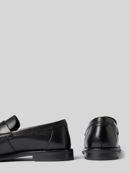 Produktfoto, Loafer aus echtem Leder Modell 'Lozham' von Gant in Schwarz, glatte Oberfläche, abgerundete Form, 2 cm Absatz, 7 cm Schafthöhe, 11 cm Schaftweite bei Größe 44