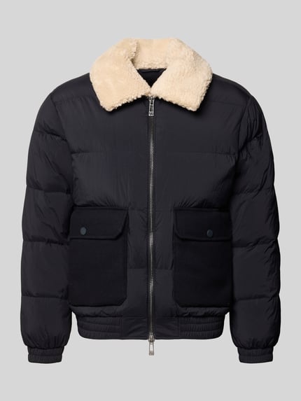 Produktfoto, Steppjacke mit Pattentaschen von Armani Exchange in Schwarz mit Umlegekragen aus Teddyfell, Regular Fit, Zweiwege-Reißverschluss