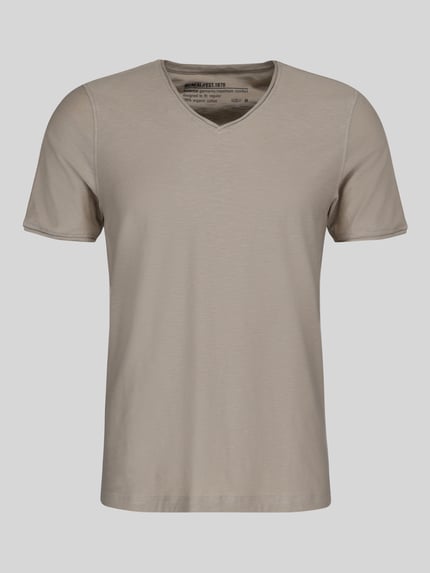 Produktfoto, Regular Fit T-Shirt mit V-Ausschnitt von MCNEAL in Beige, reine Baumwolle, schlichter Look, Rollsaum, neutrale Textur