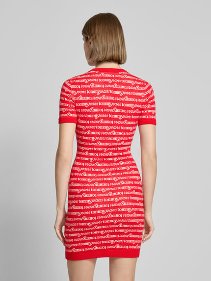 Tommy Jeans T-Shirt-Kleid mit Rundhalsausschnitt Modell 'SCRIPT' Rot 5