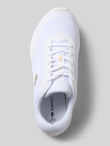 Productfoto, Low Top Sneaker uit mesh model 'NEO RUN ACE' van Lacoste, uni wit, afgeronde neus, plat, logo-stiksel, labelprint, vetersluiting, gestructureerde zool, meshmateriaalafwerking.