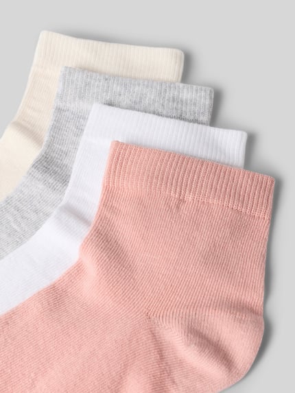 Produktfoto, Socken aus Baumwoll-Mix im 4er-Pack von s.Oliver RED LABEL, Optik: Unifarben, Label-Print, Feinstrick, elastischer Bundabschluss, Multipack: 4er-Pack, Materialverarbeitung: Feinstrick, sanfte Pastellfarben, glatte Struktur.