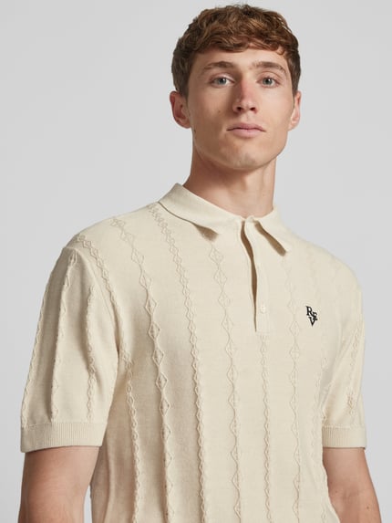 REVIEW Regular Fit Poloshirt mit Label-Stitching Ecru 3