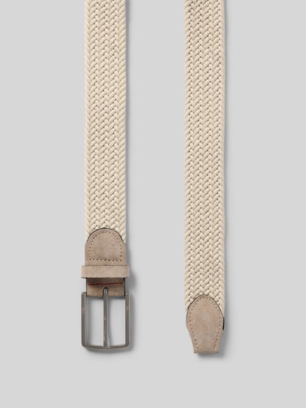 Produktfoto, Gürtel in Flecht-Optik mit Dornschließe von Pierre Cardin aus beschichtetem Leder in Beige, 3 cm breit, strukturierte Oberfläche.