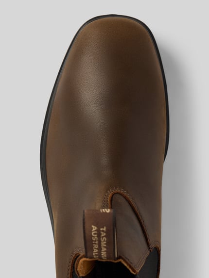 Productfoto, Chelsea Boots aus echtem Leder mit Label-Detail van Blundstone, bruine kleur, afgeronde pasvorm, profielzool, labeldetail, treklus, maat 44 hakhoogte 4 cm, schachthoogte 15 cm, schachtbreedte 10 cm