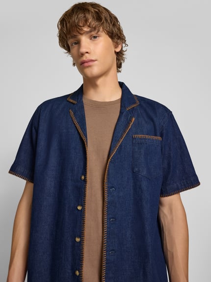 BLKVIS Koszula jeansowa o kroju relaxed fit z kieszenią na piersi Jeansowy niebieski 3