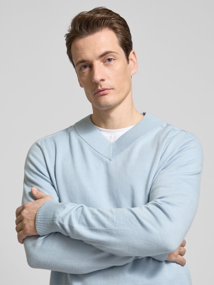 DRYKORN Strickpullover mit V-Ausschnitt Modell 'Numir' Bleu 3