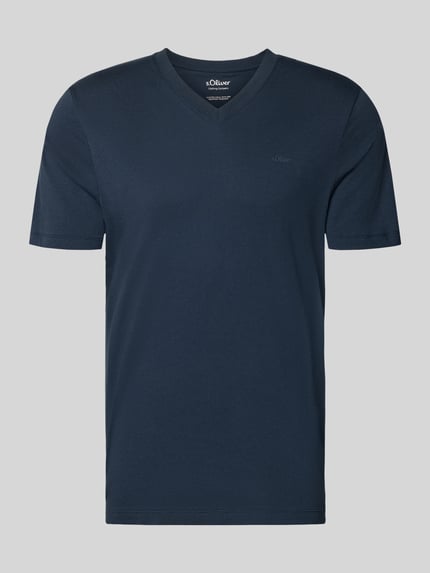 Produktfoto, Regular Fit T-Shirt aus reiner Baumwolle von s.Oliver RED LABEL in Optik: Unifarben, V-Ausschnitt, Kurzarm, Materialverarbeitung: Jersey
