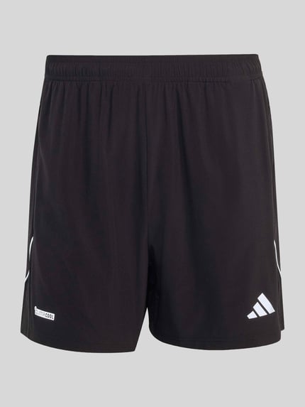 Productfoto, zwarte Sportshorts met ritszakken van adidas Training voor heren op effen grijze achtergrond