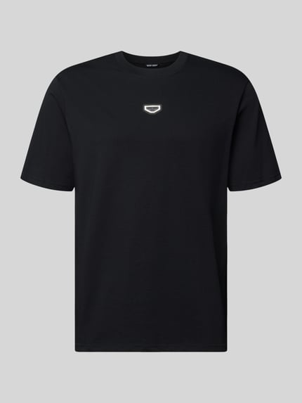 Produktfoto, T-Shirt mit Label-Detail von Antony Morato in Schwarz, reine Baumwolle, Regular Fit, gerippter Rundhalsausschnitt, glatte Textur
