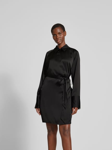 Filippa K Knie-lange jurk met tailleriem Zwart - 4