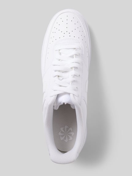 Produktfoto, Herren Sneaker mit abgerundete-Spitze, Schnürung, Modell 'Court Vision Low', Logo, weiß, Absatzhöhe 2 cm, Schafthöhe 8 cm, Schaftweite 10 cm, Nike