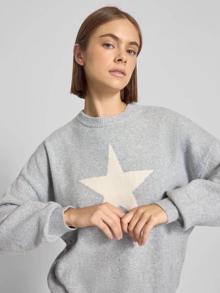 REVIEW Oversized Strickpullover mit Rundhalsausschnitt Hellgrau Melange 3