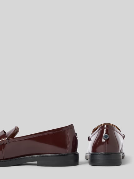 Produktfoto, Loafer mit Schaftbrücke Modell 'Adison' von Steve Madden in Dunkelrot, glatte Sohle, Ziernaht, abgerundete Form