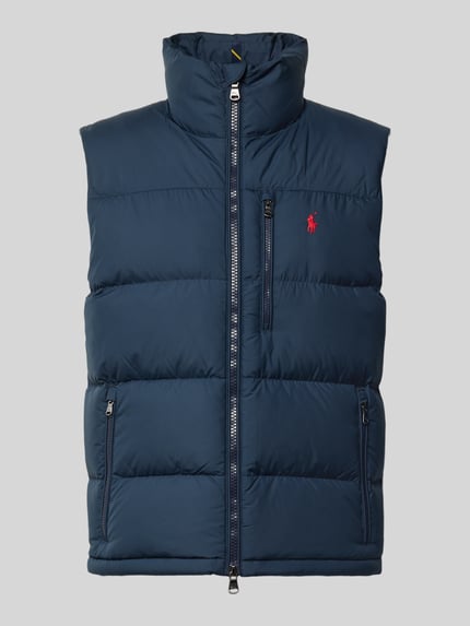 Produktfoto, dunkelblaue Regular Fit Weste mit Logo-Stitching von Polo Ralph Lauren, glatte Oberfläche, Stehkragen, Sicht von vorne. Herren Weste.