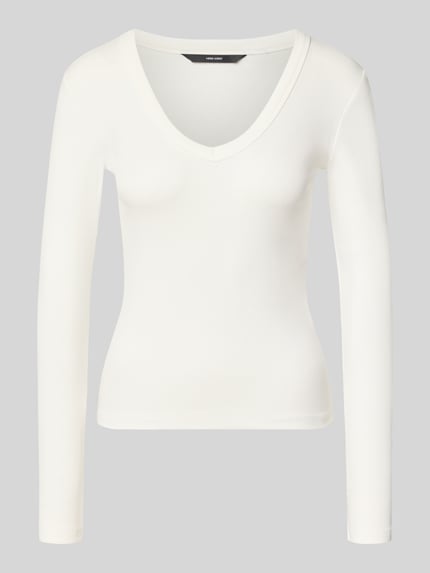 Produktfoto, Slim Fit Langarmshirt aus Baumwoll-Mix Modell 'CHLOE' von VERO MODA, cremefarben, feine Rippenstruktur auf grauem Hintergrund, Damen Langarmshirt von VERO MODA