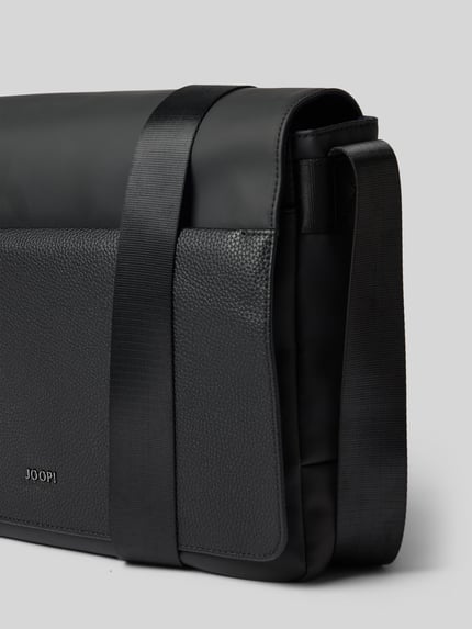 Productfoto, Heren schoudertas uit rundleer model 'lanciano nevio' van JOOP! collectie in zwart met fijne structuur