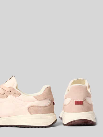 Produktfoto, Sneaker aus Leder-Mix mit Logo-Detail Modell 'Beywin' von Gant, Damen Sneaker in Beige und Rosa, abgerundete Passform, Schnürverschluss, Absatzhöhe 3 cm, Schafthöhe 7 cm, Schaftweite 9 cm, strukturierte Oberfläche.