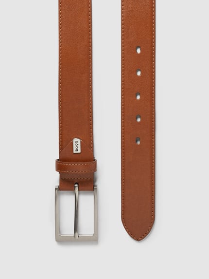 Produktfoto, Ledergürtel mit Dornschließe und Label-Detail von Lloyd Men's Belts in Braun, klassische Form mit glatter Lederstruktur, Modell STEPP, Breite 125 cm.