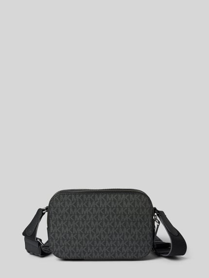 Productfoto, Camera Bag met Logo-applicatie Model 'Hudson' van Michael Kors, Heren tas met structuurpatroon, hoofdvak met ritssluiting, verstelbare schouderband, breedte 22 cm, lengte 14 cm, diepte 6 cm, schouderband 98 cm