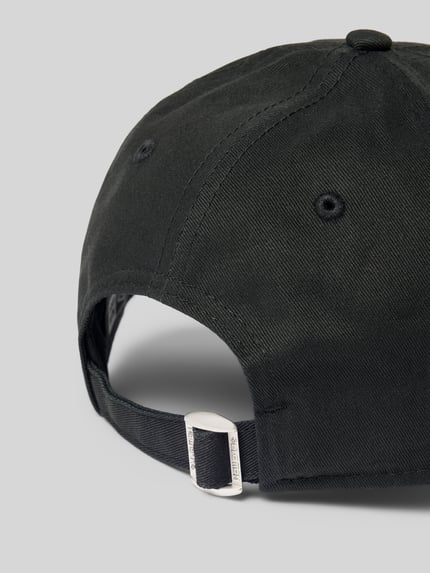 Productfoto, Basecap uit puur katoen met stitching van New Era, zwart, verstevigde klep, in grootte verstelbaar, detailopname achterkant