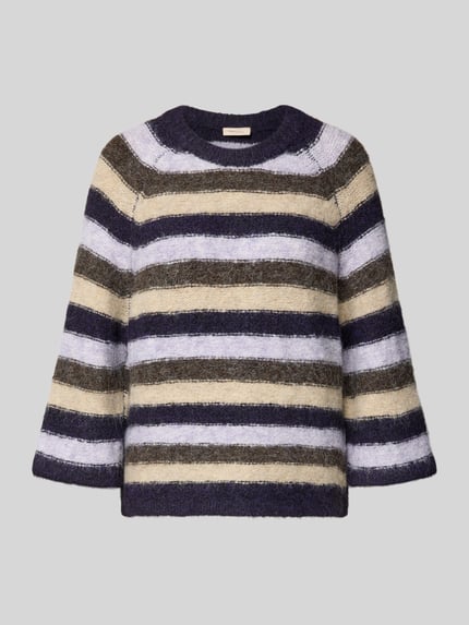 Produktfoto, Strickpullover mit 3/4-Arm Modell 'Grslulu' von FREE/QUENT, horizontale Streifen in Beige, Braun, Dunkelblau, Rundhalsausschnitt, Material-Mix mit Woll-Anteil, Allover-Look, Regular Fit, Produktlänge ca. 57 cm, Ärmel ca. 27 cm.