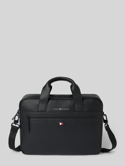 Produktfoto, Laptoptasche in Leder-Optik von Tommy Hilfiger in zwart, rechthoekig, textuur met korte handgrepen, afneembare schouderriem, buitenvak met rits, zichtbaar logo, moderne uitstraling