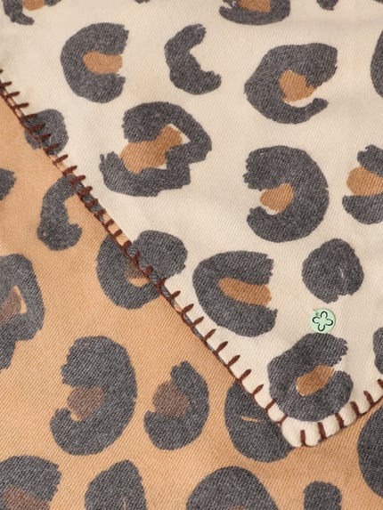 Produktfoto, Tuch mit Animal-Print von Codello in Beige und Braun mit abgenähten Abschlüssen, Dreiecksform, detailreiche Textur