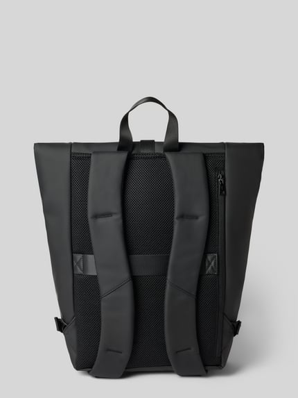 Productfoto, zwarte rugzakfunctie met rubberen bodem model 'lanciano' van JOOP! voor Heren collectie, rechte lijnen, matte textuur