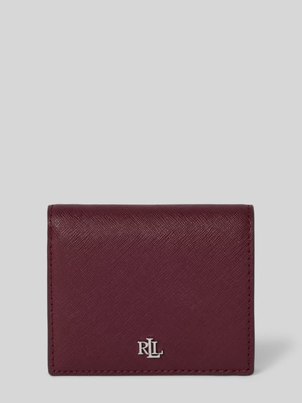 Produktfoto, Portemonnaie aus echtem Rindsleder Modell 'CMPCT WALLET' von Lauren Ralph Lauren in Dunkelrot mit feiner Narbenstruktur vor grauem Hintergrund