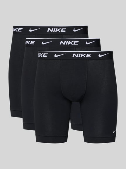 Produktfoto, schwarze Herren Trunks mit elastischem Logo-Bund, Modell 'E-DAY' von Nike, eng anliegende Passform, feine Struktur