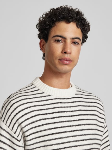 JACK & JONES Sweter z dzianiny ze wzorem w paski model ‘SOHO OLLIE’ Złamany biały 3