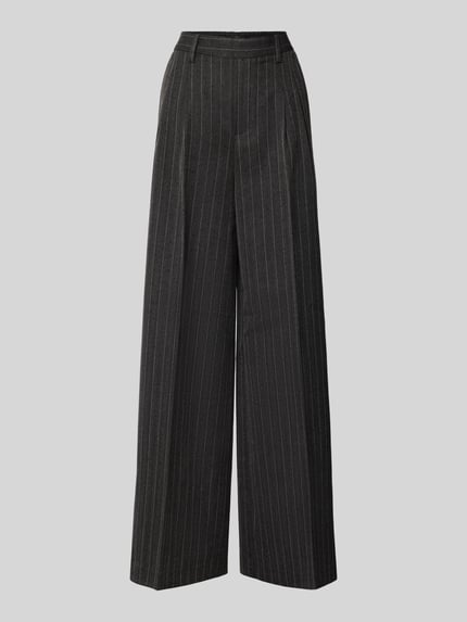 Produktfoto, Stoffhose mit Gesäßtaschen von Oui in Schwarz mit feinen Streifen, lockerer Schnitt, elastischer Bund, Material-Mix