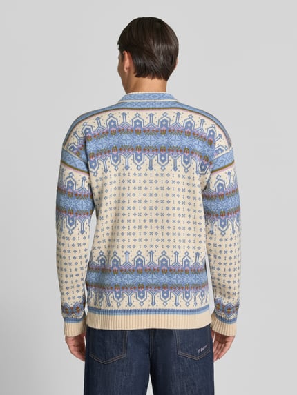 Männermodel trägt Regular Fit Pullover aus reiner Wolle Modell 'Albertville' von Dale of Norway in Strick-Optik, Rückansicht, Rückenlänge 66 cm, Ärmellänge 59 cm.