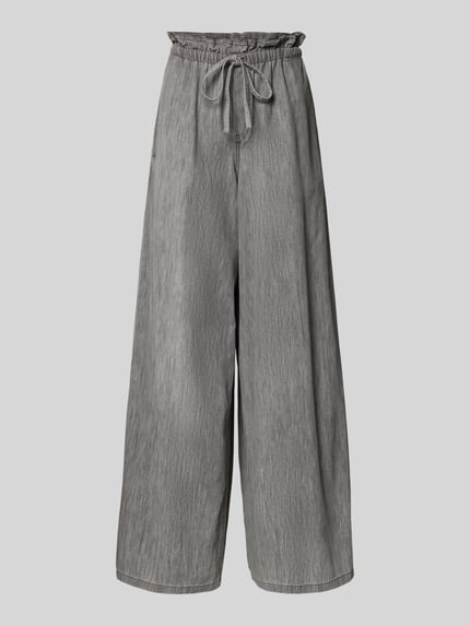 Spodnie materiałowe o kroju wide fit z obszyciem falbanami model 'Dwindle' Shop The Look MANNEQUINE