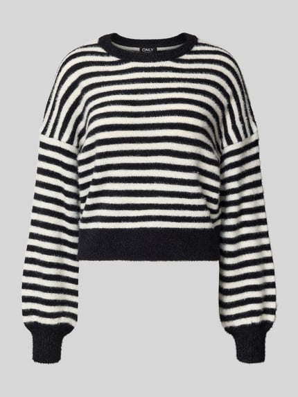 Relaxed Fit Strickpullover mit Allover-Muster Modell 'PIUMO' Shop The Look MANNEQUINE