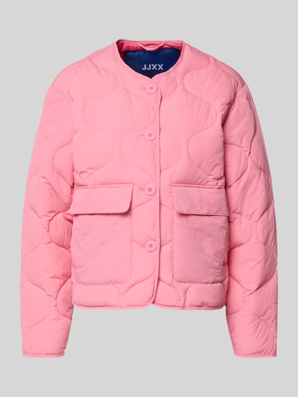 Produktfoto, Steppjacke mit Knopfleiste Modell 'HOPE' von JJXX in Rosa, runde Pattentaschen, gerade Passform, sichtbare Steppstruktur