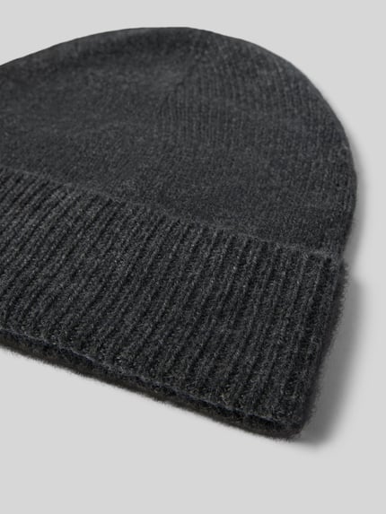 Produktfoto, Strickmütze aus reinem Kaschmir mit breitem Umschlag von Christian Berg Men, dunkelgrauer Ton, feine Strickstruktur, weiche Textur