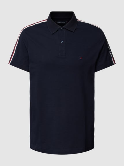 Regular Fit Poloshirt mit Kontraststreifen Shop The Look MANNEQUINE