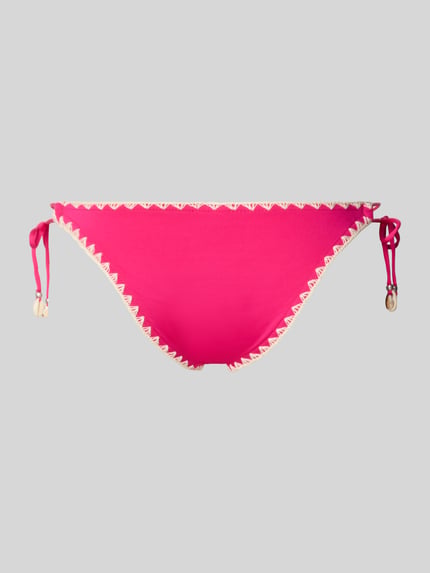 Productfoto, fuchsiaroze bikinibroekje met crèmekleurige details, zij-vetersluiting, materiaalmix met stretch, nauwsluitend, model 'ETHNICHIC AVORA' van Banana Moon