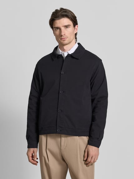 Mannelijk model draagt zwarte Hemdjacke uit katoenmix met knoopsluiting, recht model, Casual Friday, model 'BUCHAN', frontale opname volledige lichaamslengte.